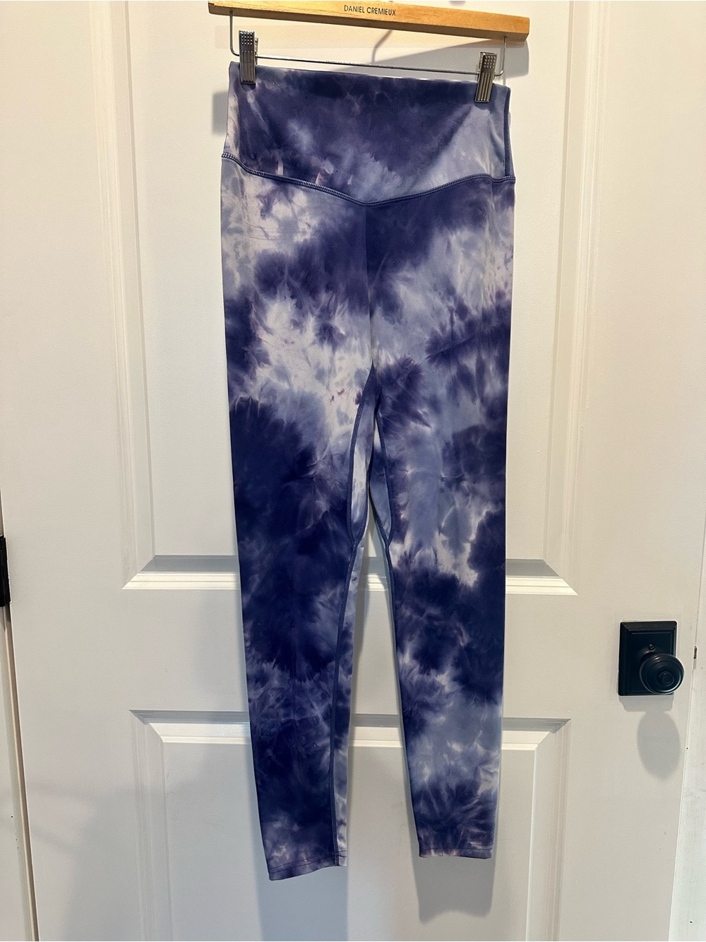 High-Rise Tie-Dye Leggings in Purple